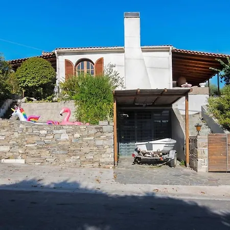 Вилла Beekeeper's House By The With Boat & Bikes. Ligia (Corinthia)