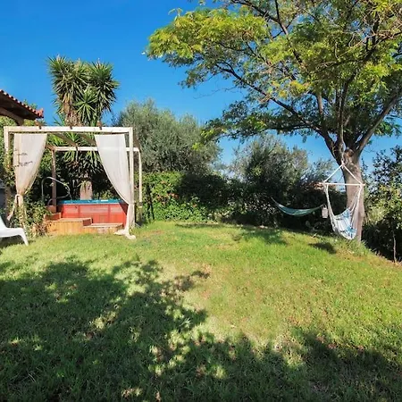 Βίλα Beekeeper's House By The With Boat & Bikes.